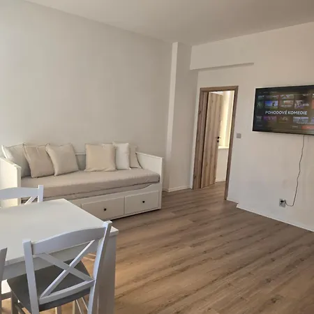 Westwing Near To Airport דירה *