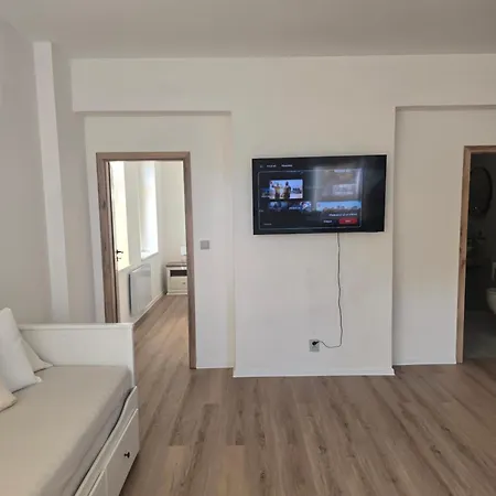 Westwing Near To Airport דירה *