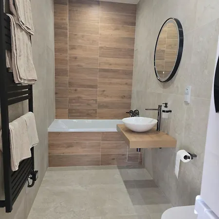 Westwing Near To Airport דירה קלדנו